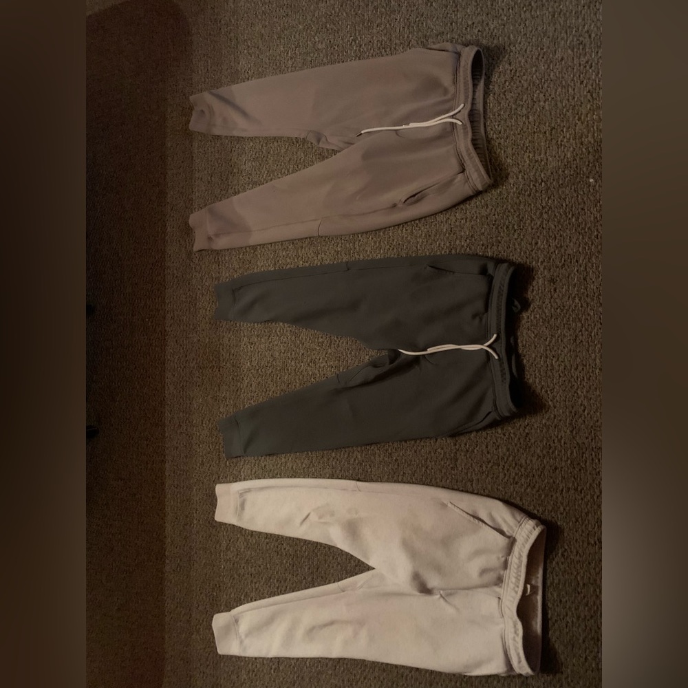 Selling American eagle pants because they do not fit me anymore